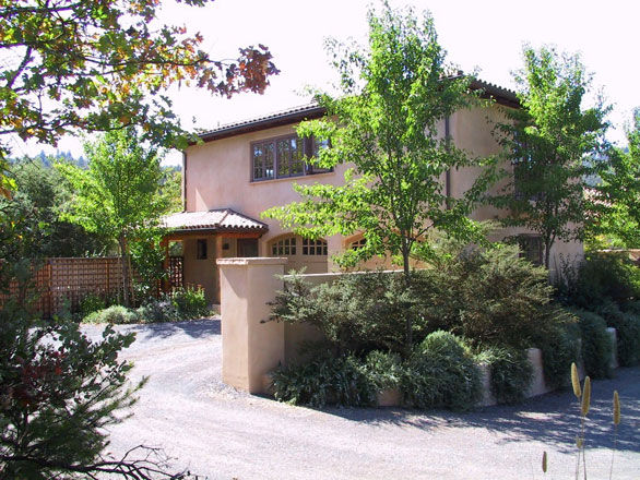 Dry Creek Courtyard, Garage