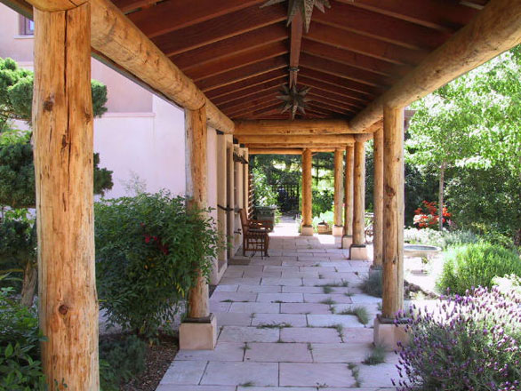 Dry Creek Courtyard, Walkway